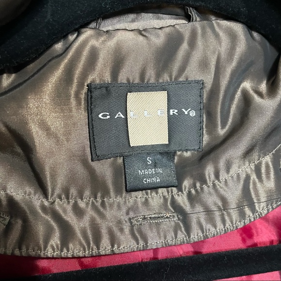 Gallery Burgundy Coat Gold Hardware Size Small - Picture 5 of 9